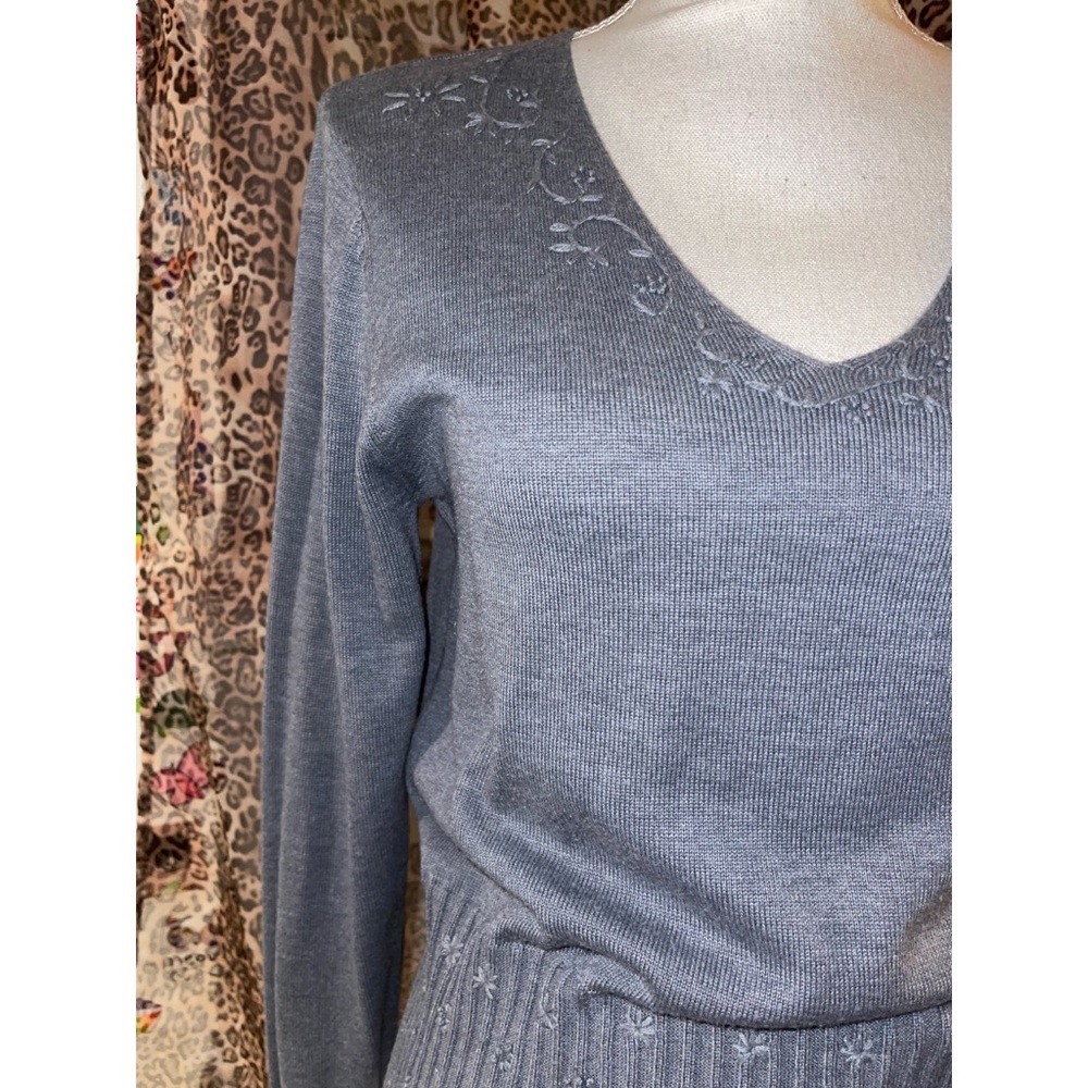 Women’s Gray Tailor B. Moss Floral Stitched Sweater 🖤